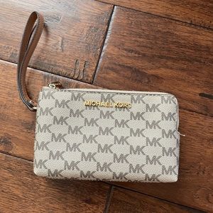 Michael Kors wristlet